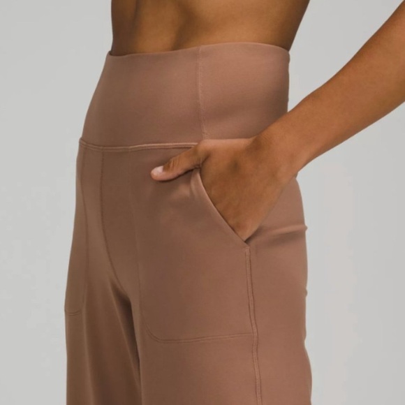 Lululemon Align™ Super-High-Rise Wide Leg Crop 23" in Cacao - Picture 4 of 7
